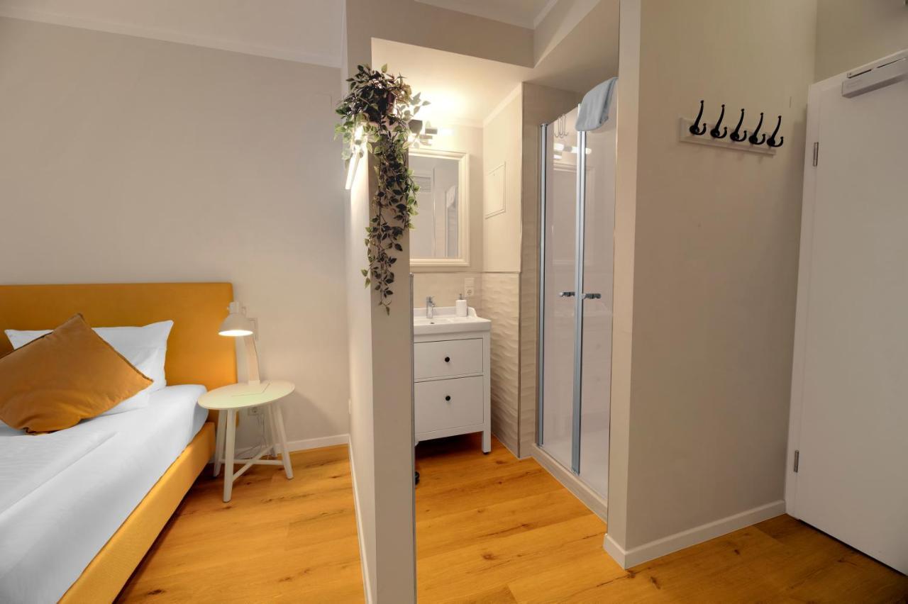 Double Room Lateral Lake View