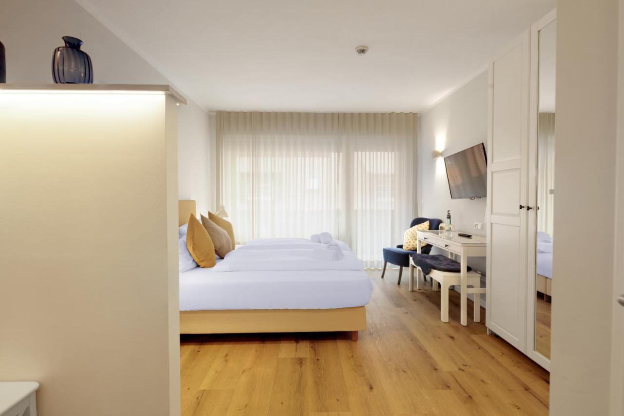 Double Room Lateral Lake View