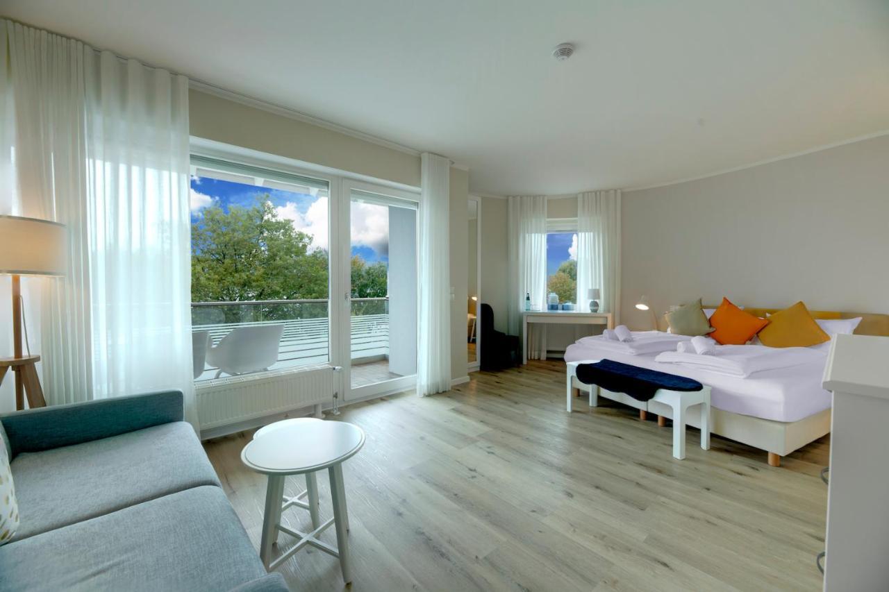 Family Room Balcony Lake View