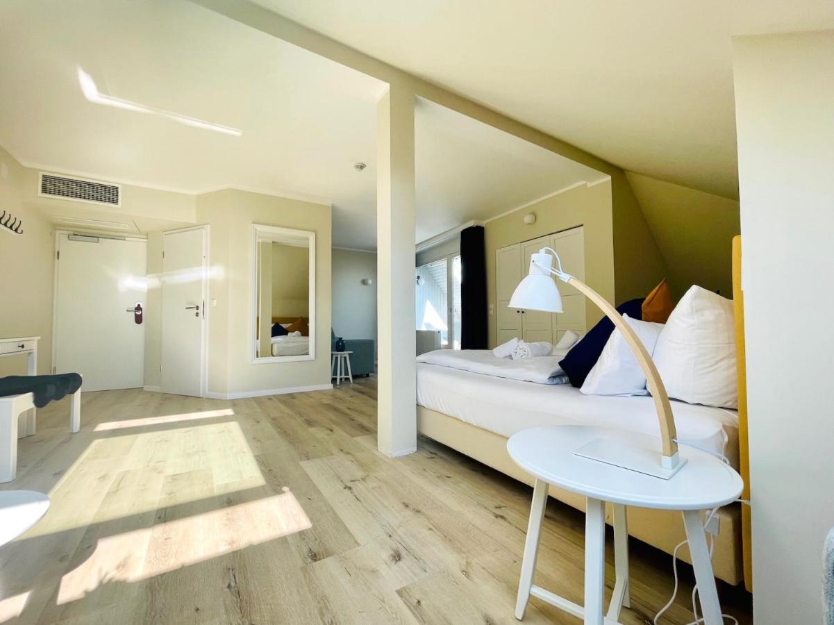 Family Room Balcony Lake View