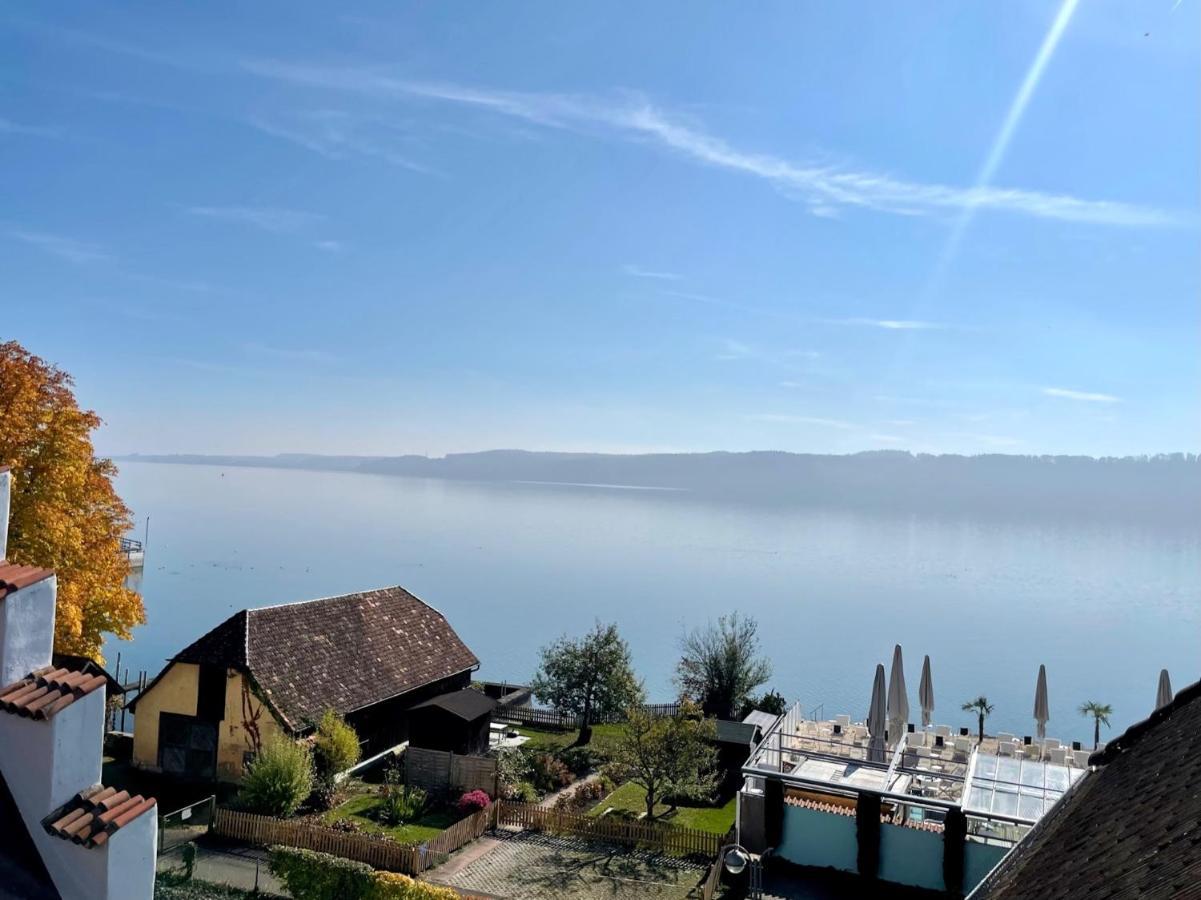 Family Room Balcony Lake View