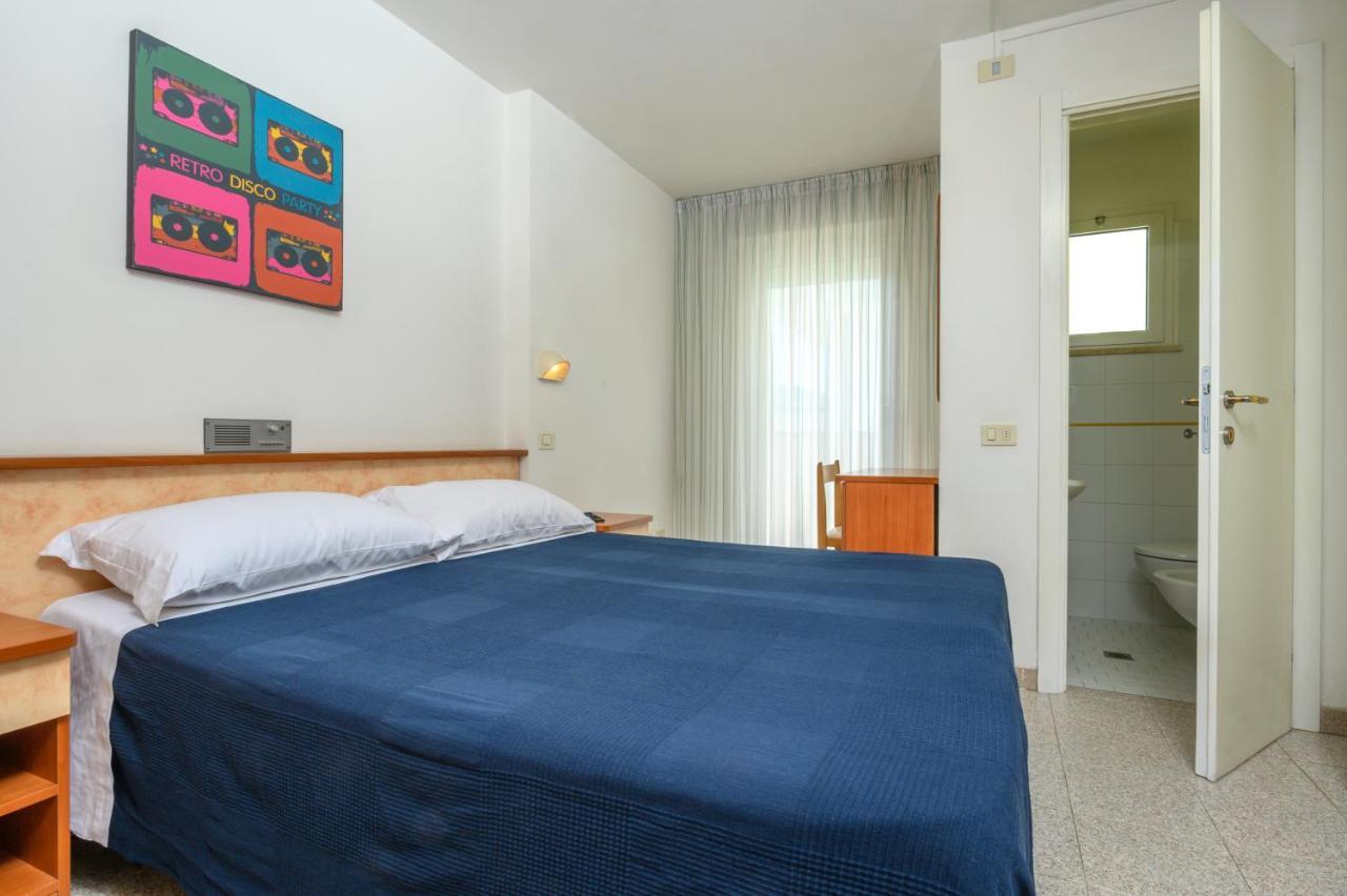 Standard Double or Twin Room,1206484831:JPEG