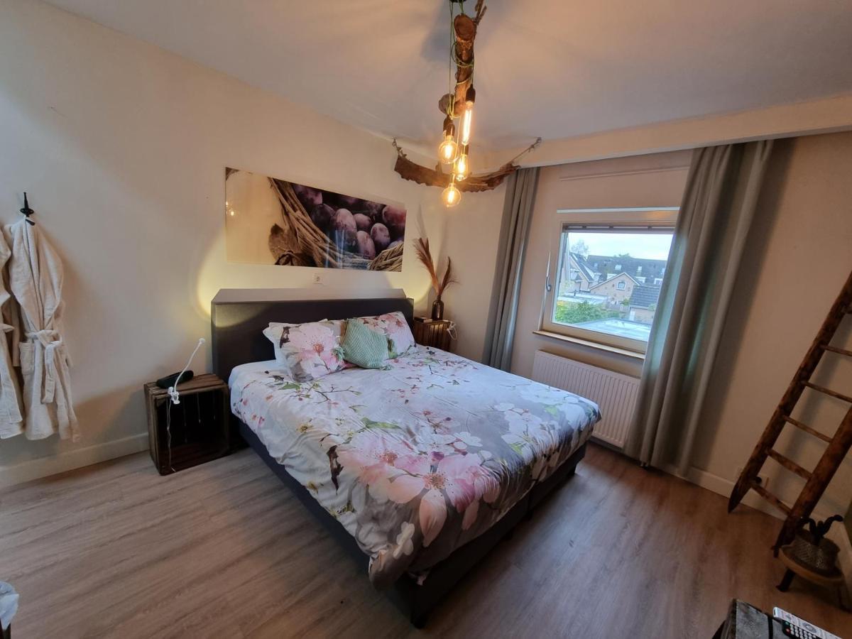 Driepersoonskamer met Eigen Badkamer
