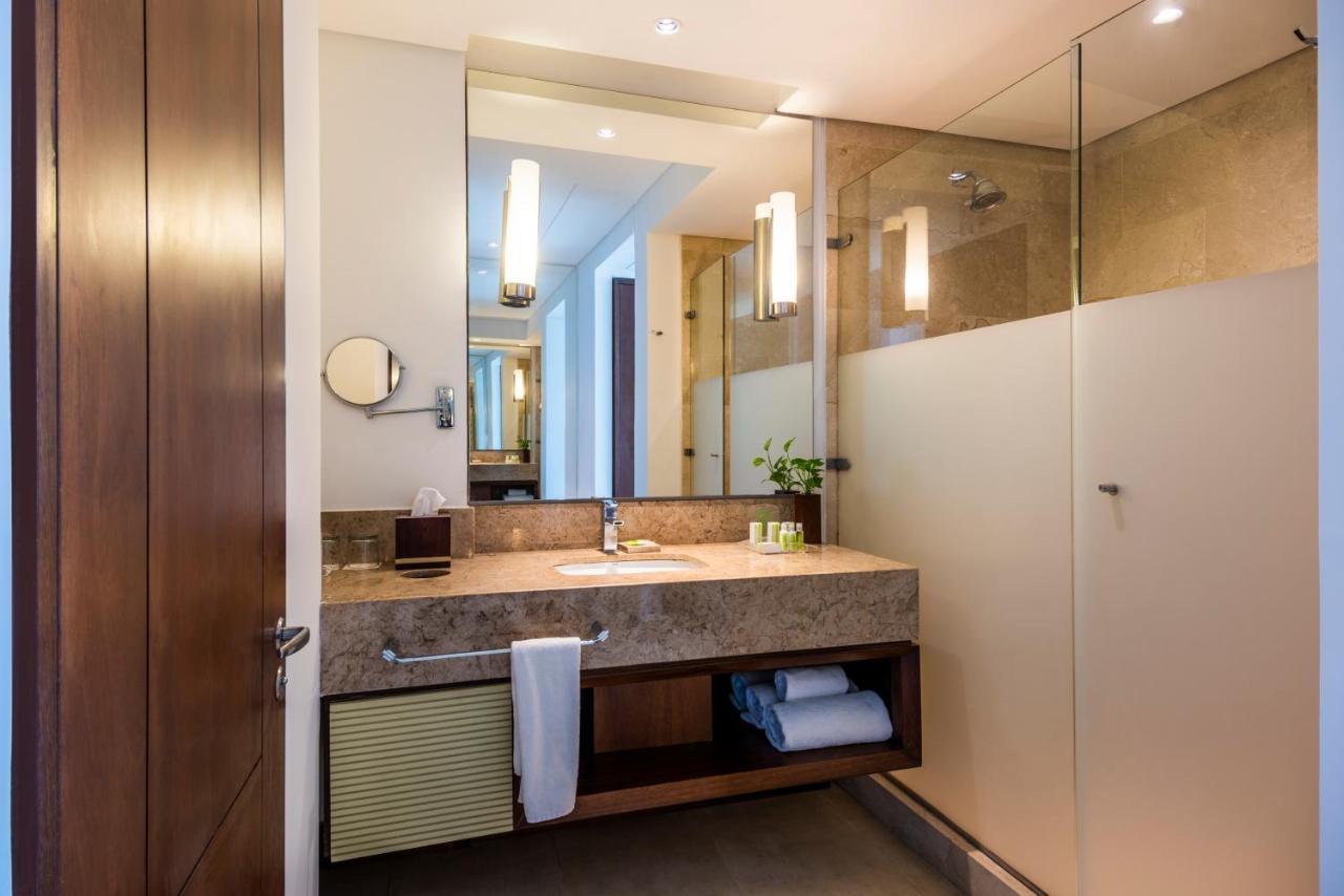 Quarto Standard com Cama King-size e Vista do Lago