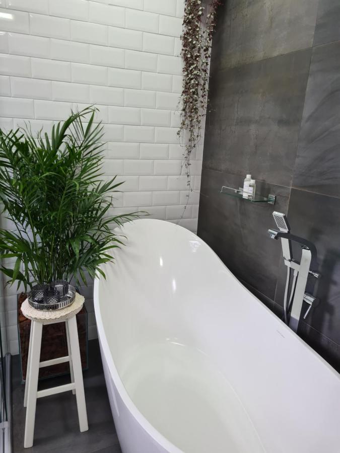 Deluxe Double Room Bath