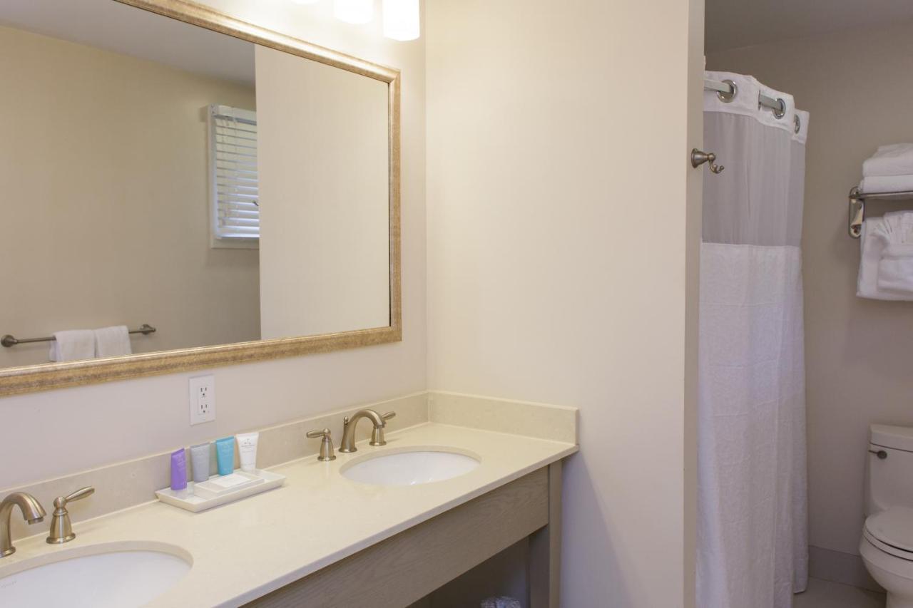 Family Suite with Fireplace,1181541493:JPEG