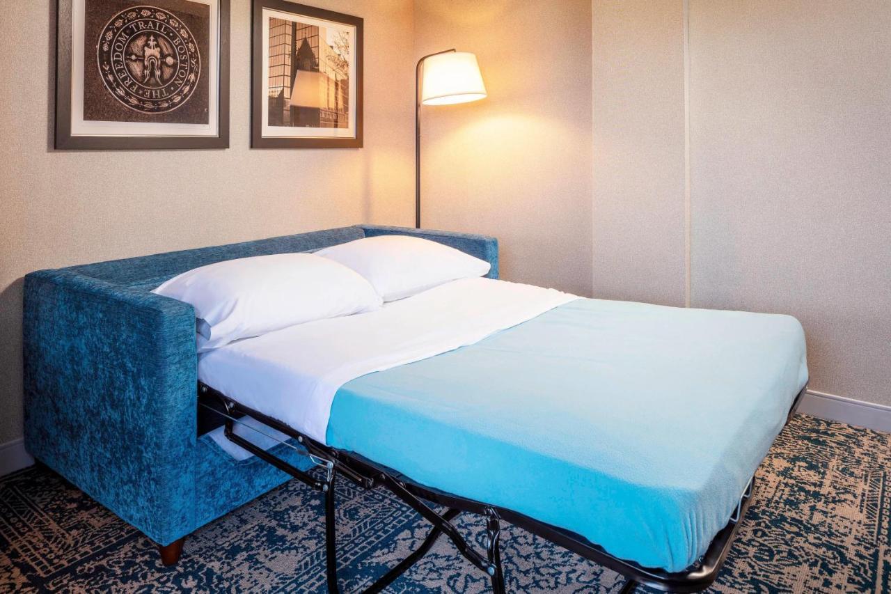 Larger Guest room, 1 King, Sofa bed, Balcony