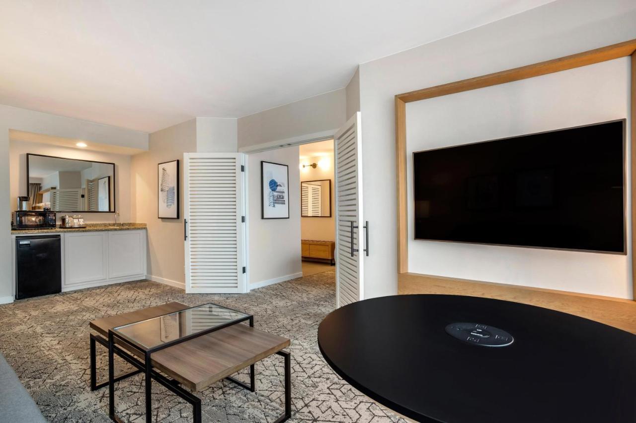 King Suite with Sofa Bed and City View