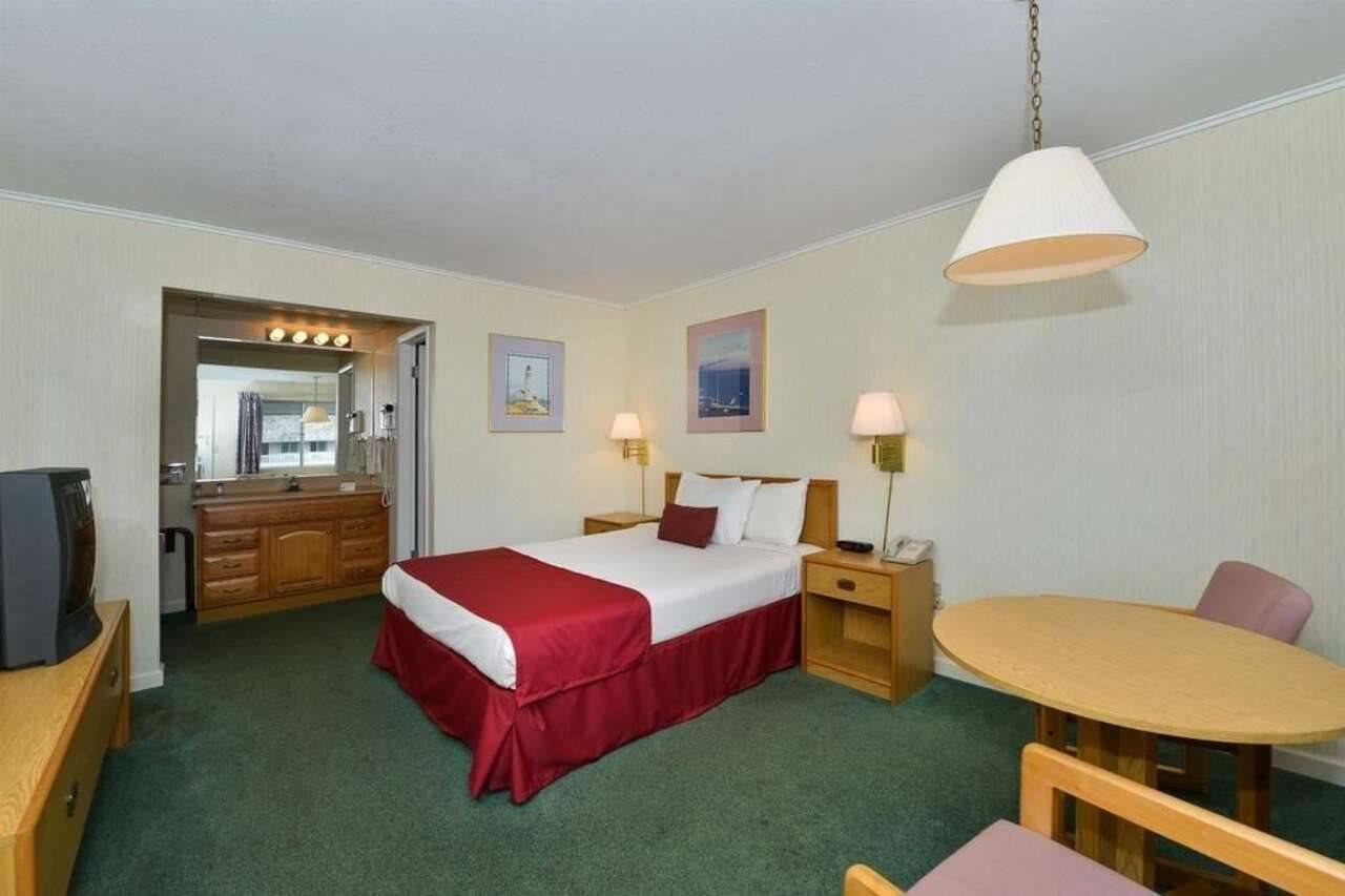 Queen Room Pet Friendly or Non-Smoking