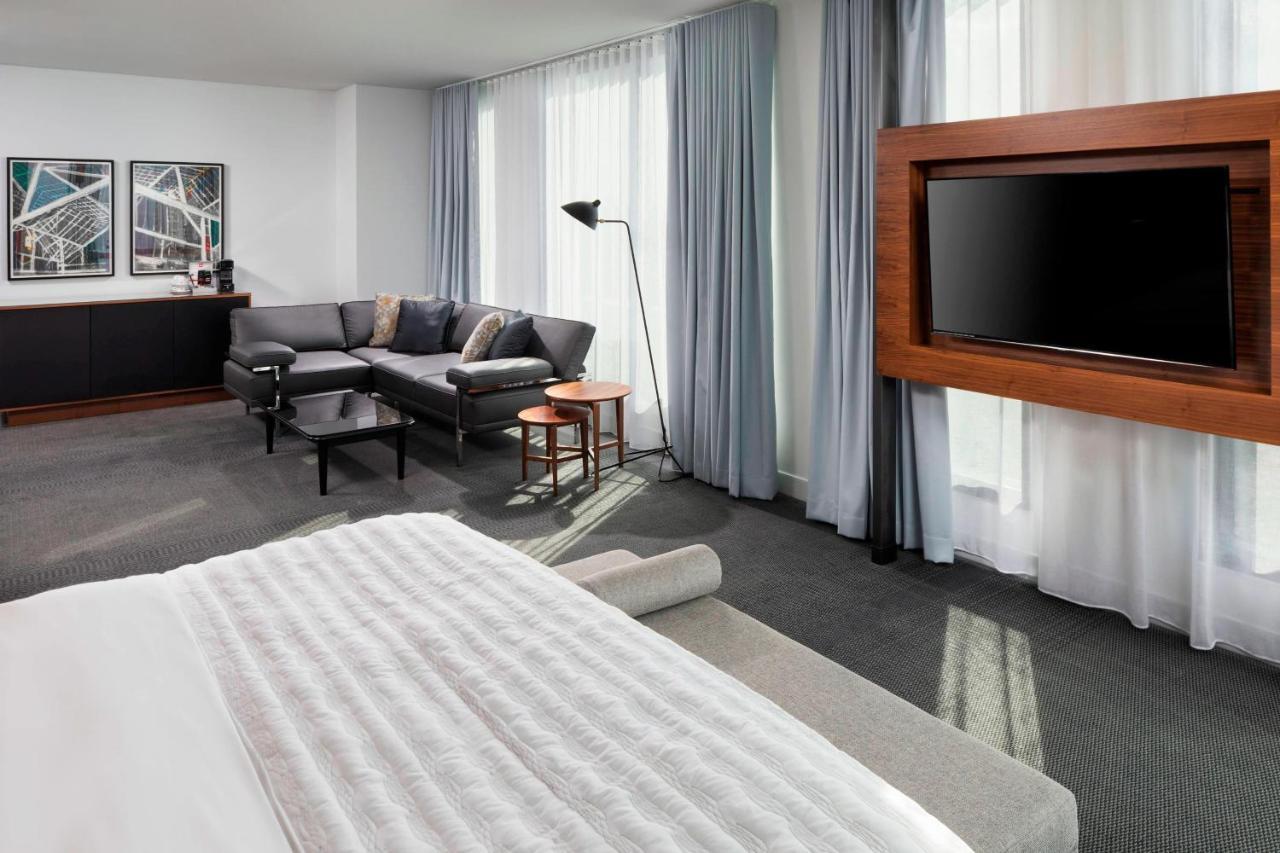 Deluxe Executive King Suite