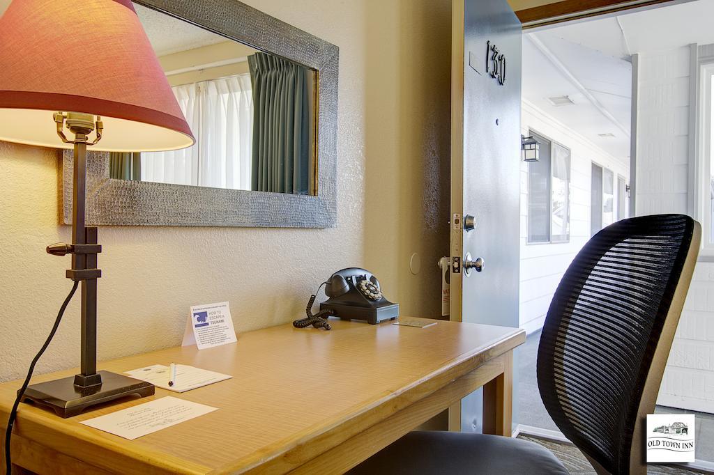 King Room with Mobility Access and Bathtub with Grab Bars, Non-Smoking