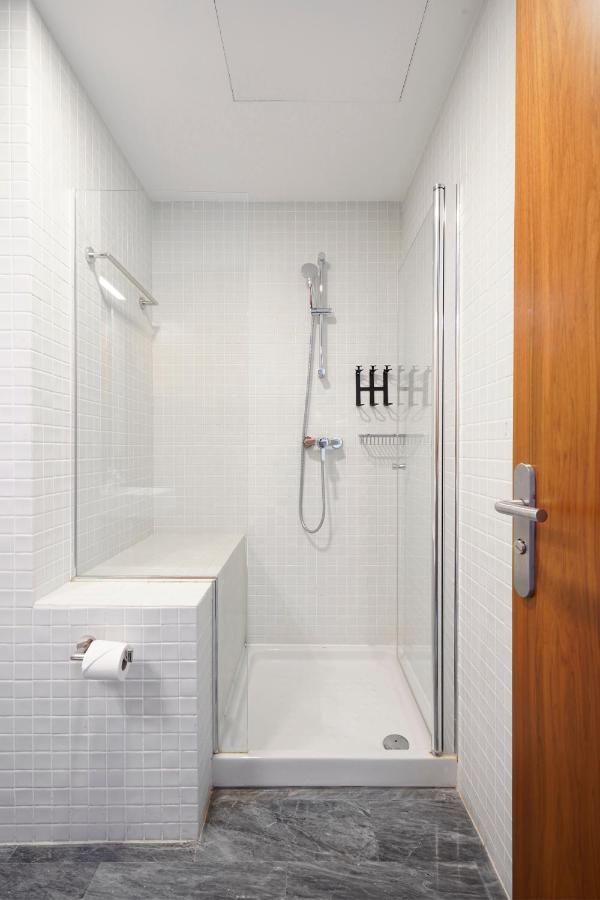 Extra Large 2 Bedroom Apartment Terrace