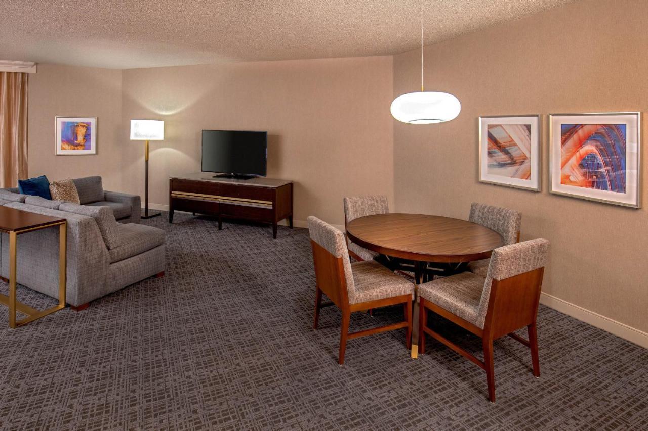 Junior Suite 1 King Corner room