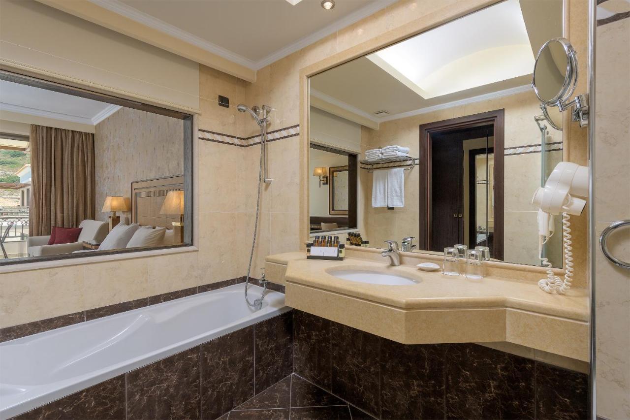 Luxe Suite met Directe Toegang tot het Zwembad