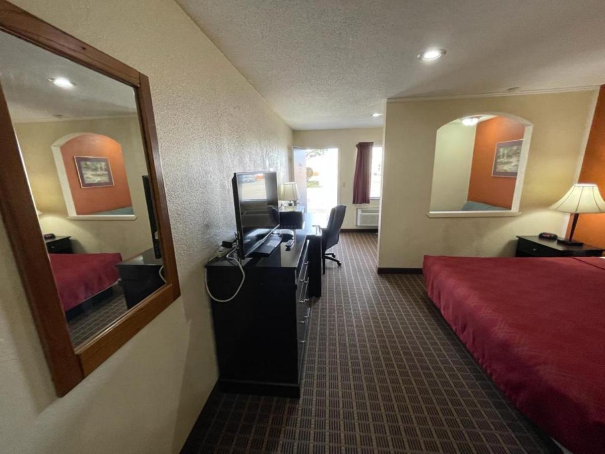 King Room - Non-Smoking