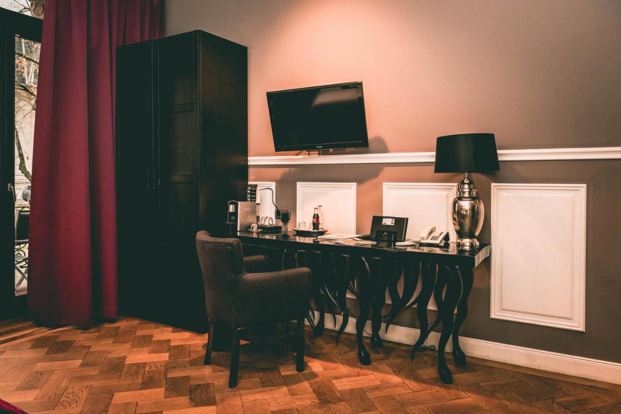 L Room