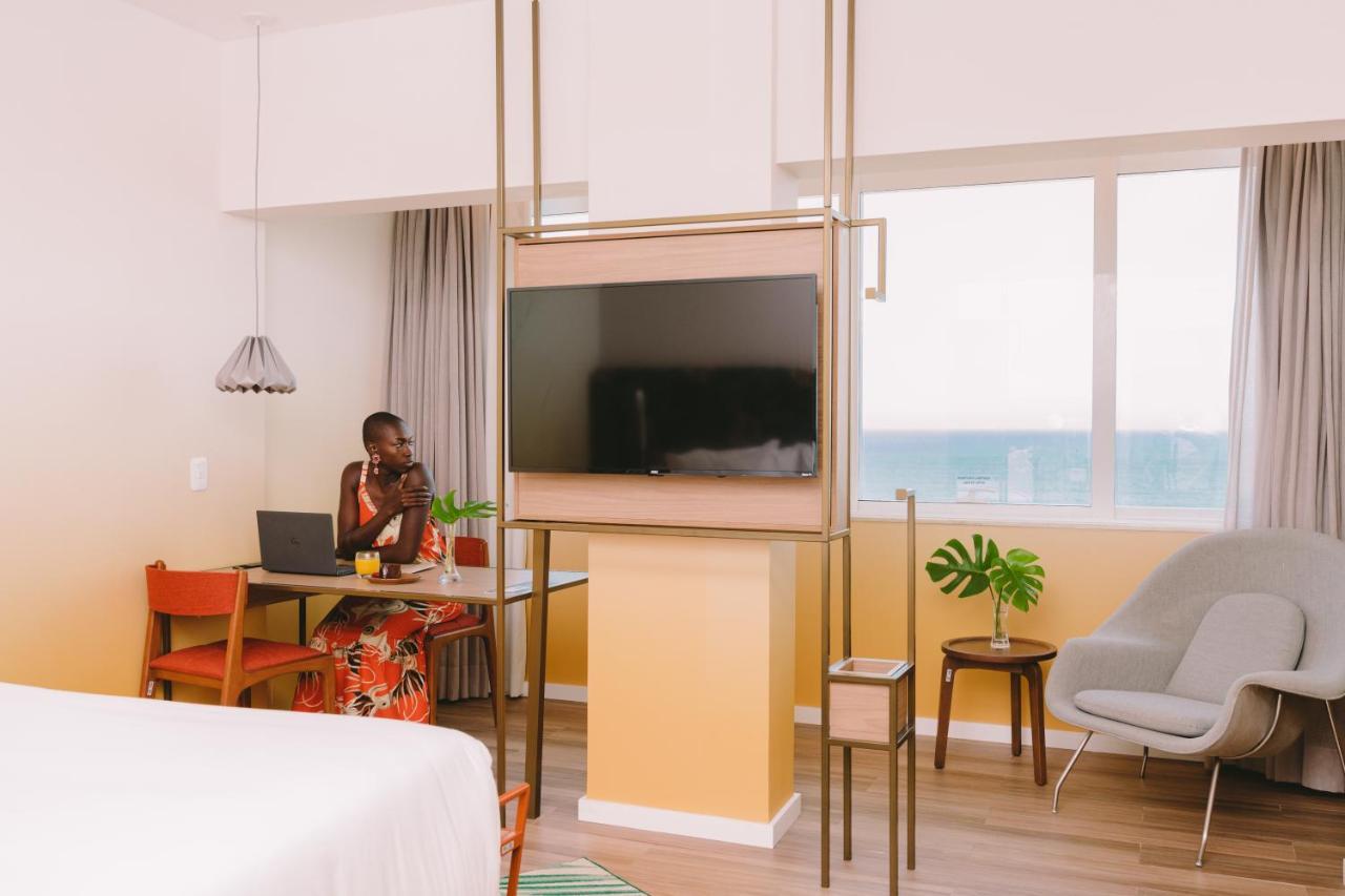 Deluxe Queen Room Partial Sea View