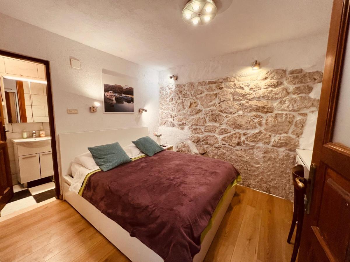Double Room,1168043170:JPEG