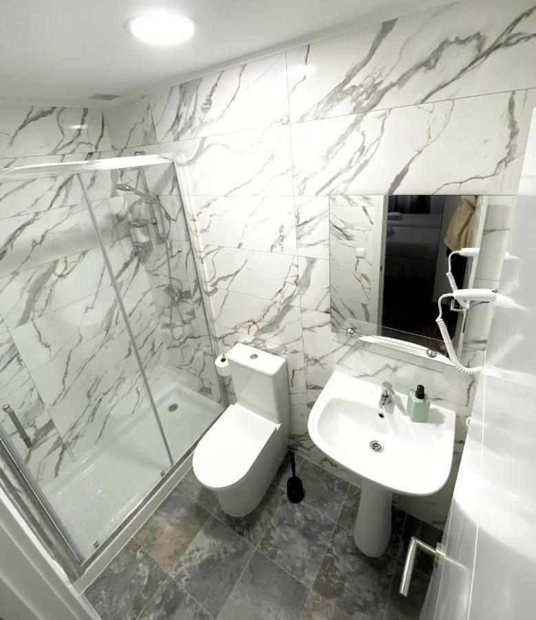 Driepersoonskamer met Eigen Badkamer