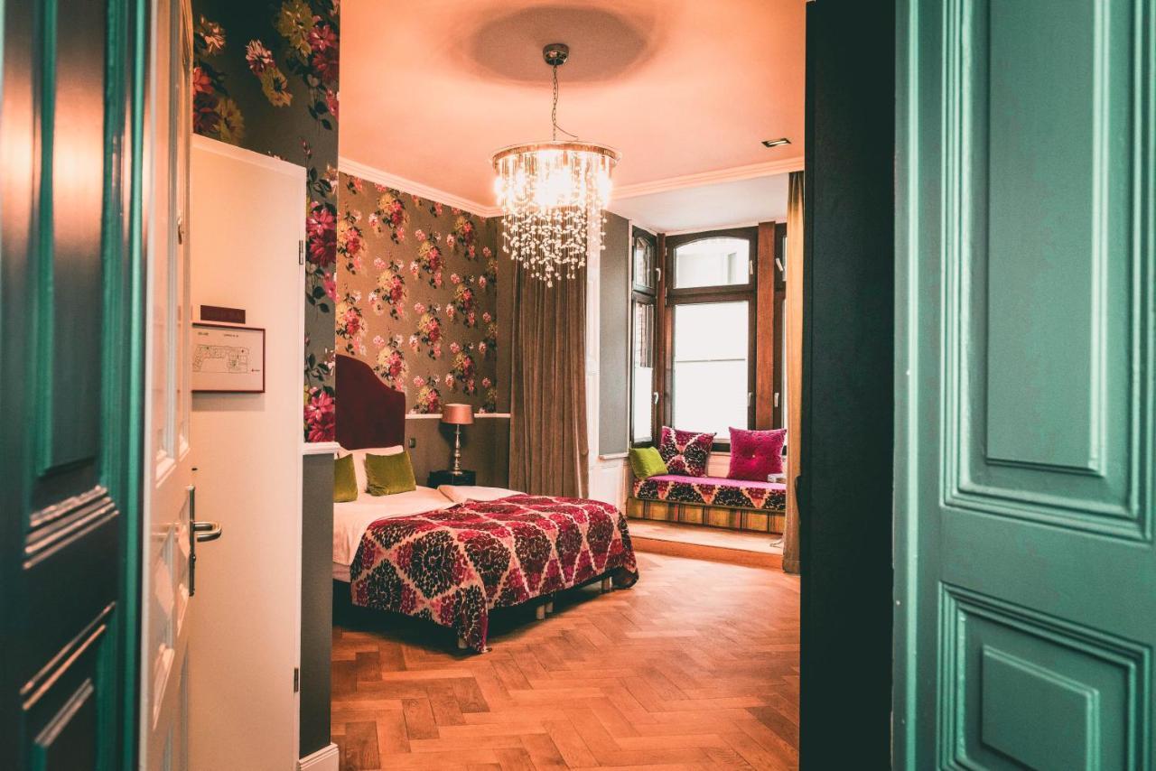 XL Room