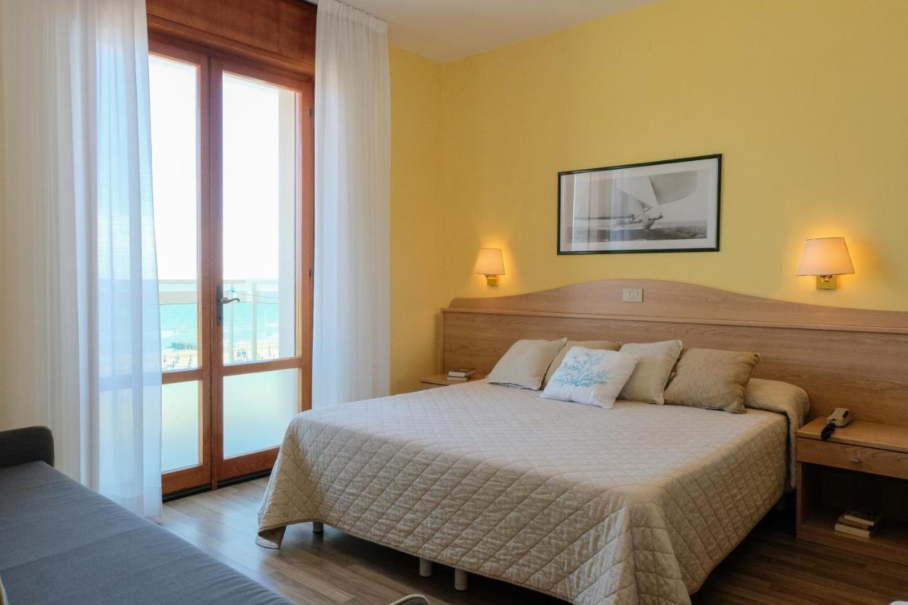 Camera Tripla Standard con Vista Mare