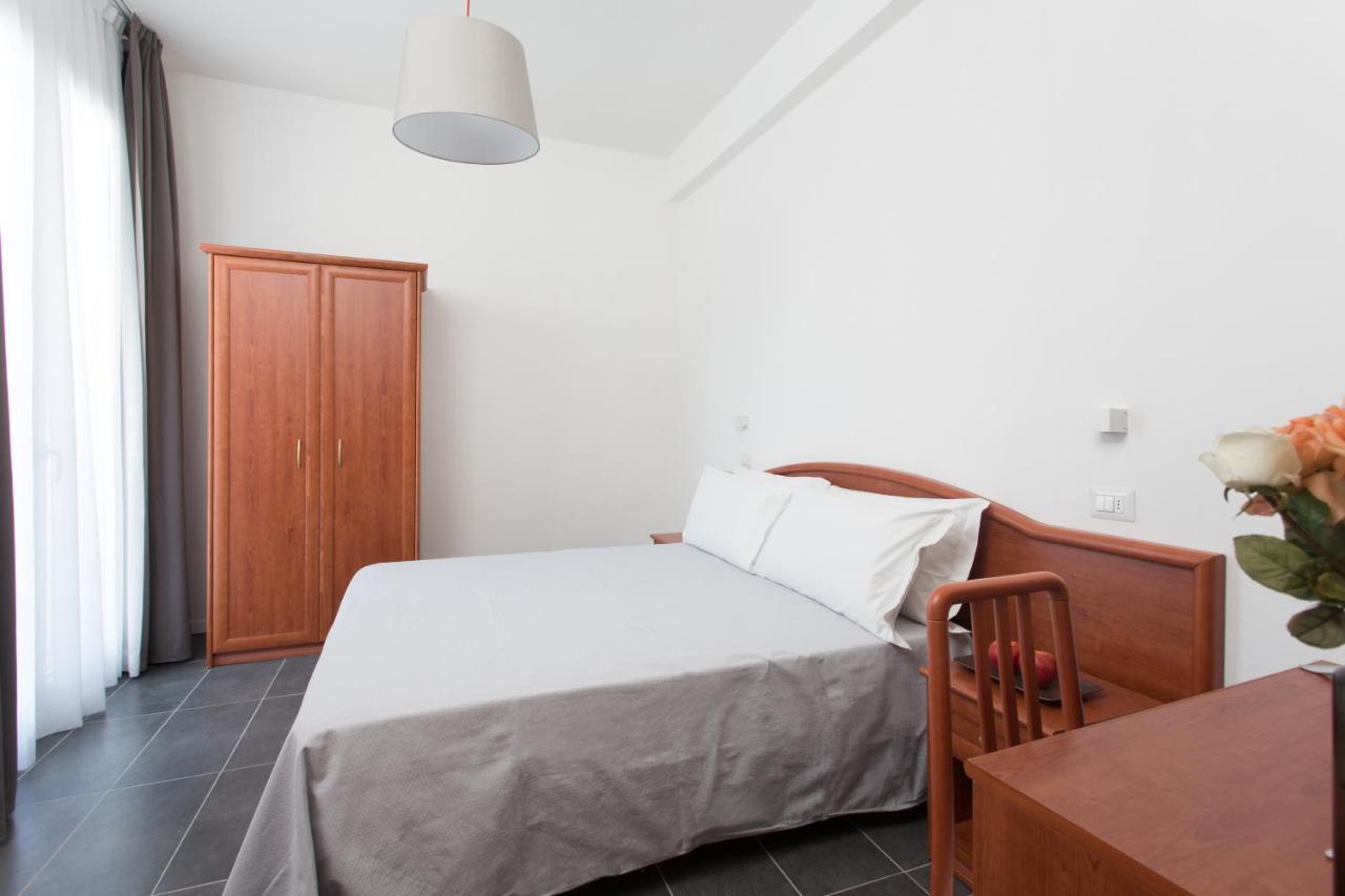 Standard Double or Twin Room,142816743:JPEG
