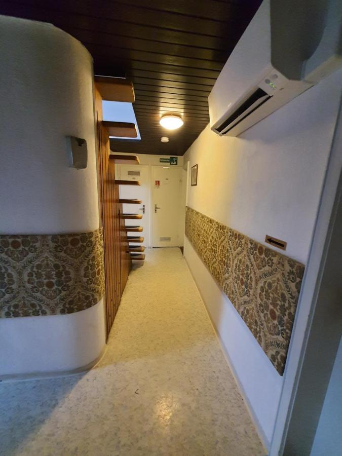 Single Room Shared Shower Toilet