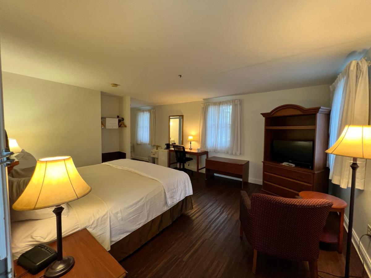 NonSmoking King 1st FL Village PET FRIENDLY