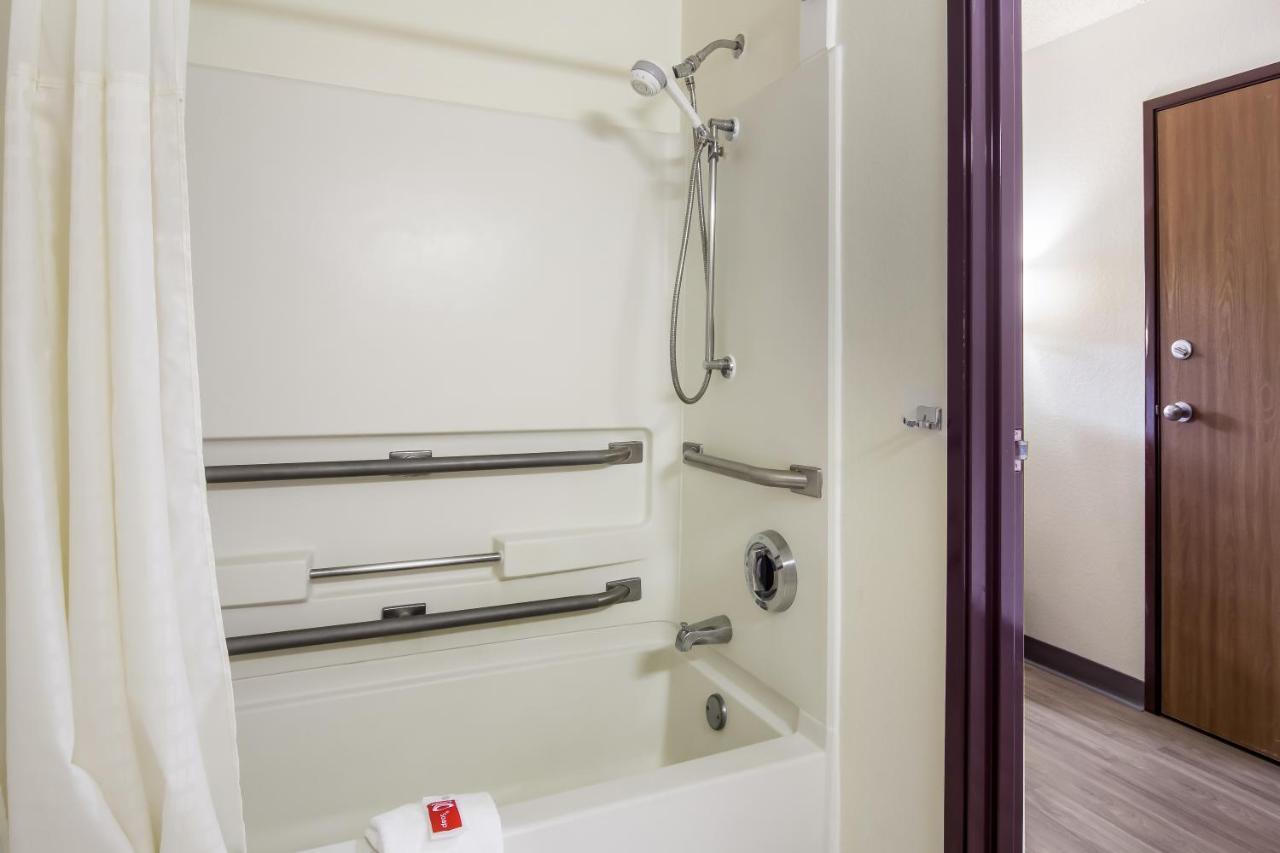 Queen Room with Bath Tub - Mobility Accessible/Non-Smoking