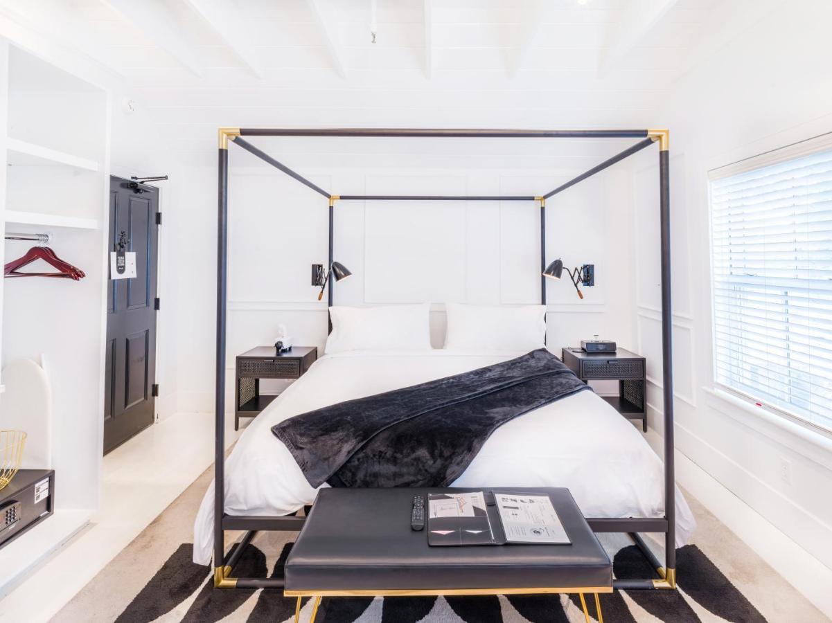 Deluxe King Suite