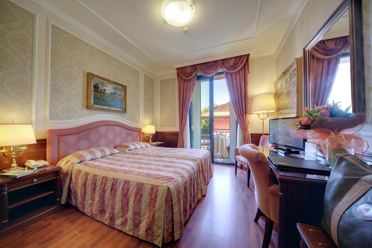 Double classic room mountain view