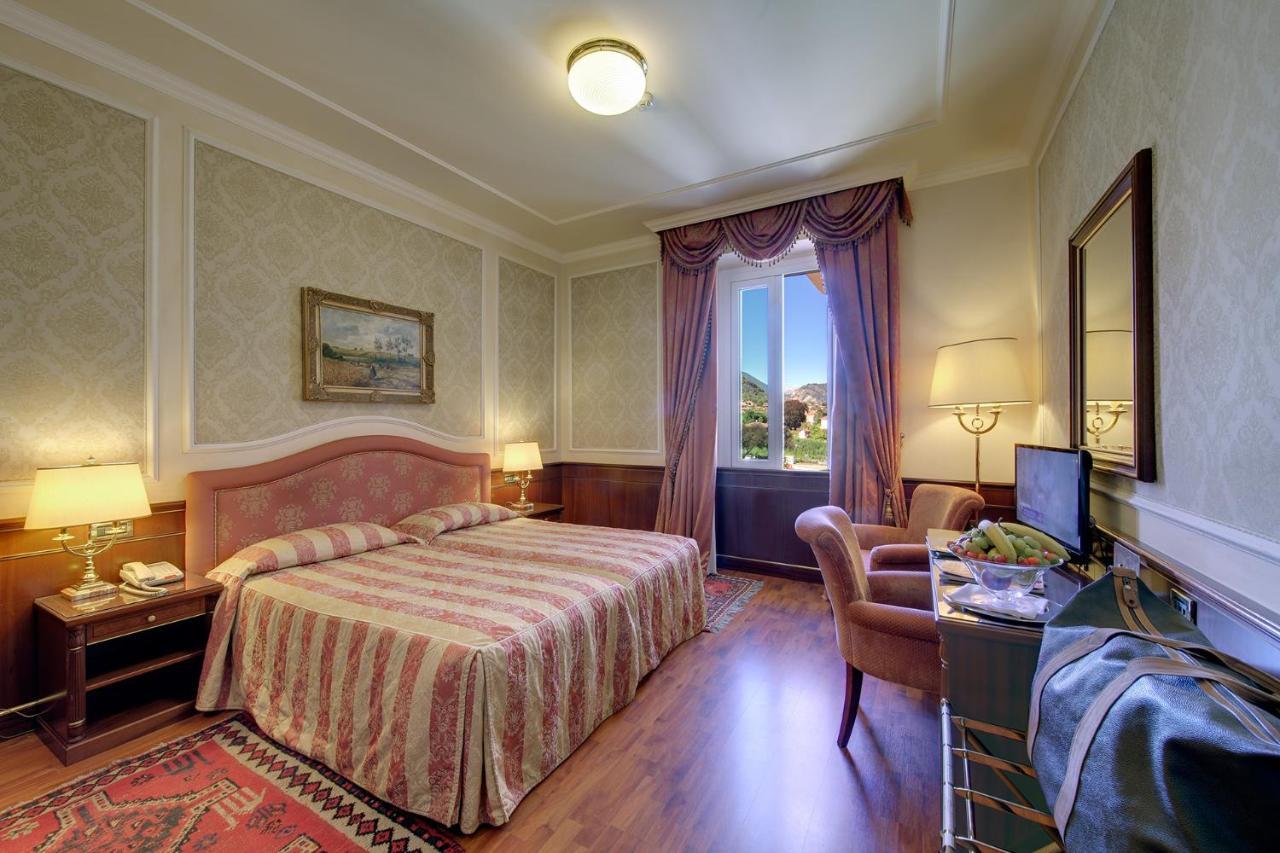 Deluxe Double or Twin Room Mountain Side