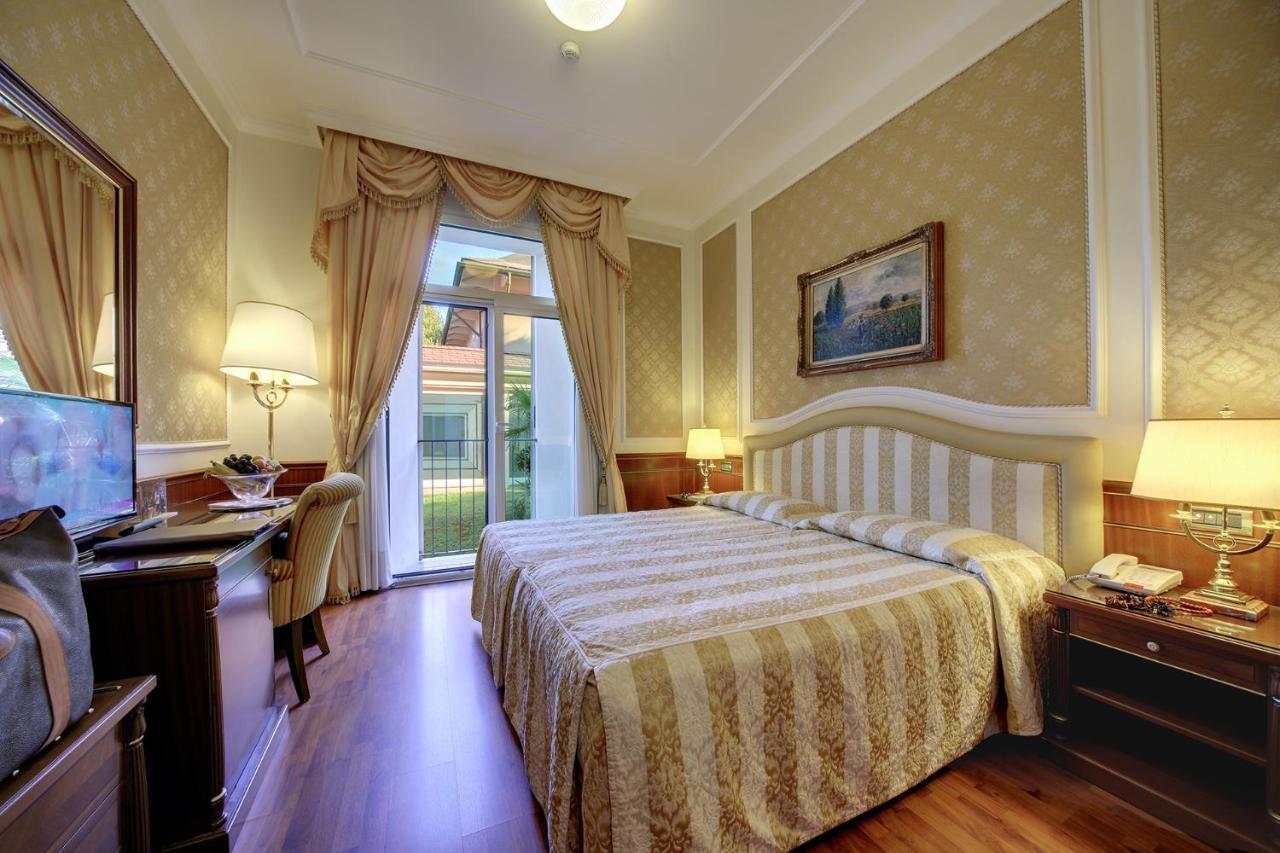 Standard Double or Twin Room on the back