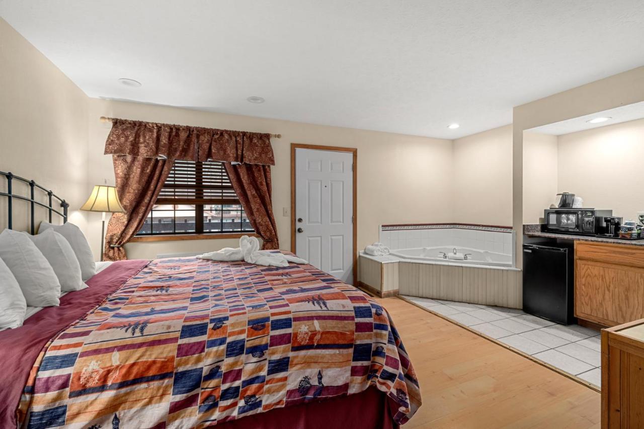 Deluxe King Suite