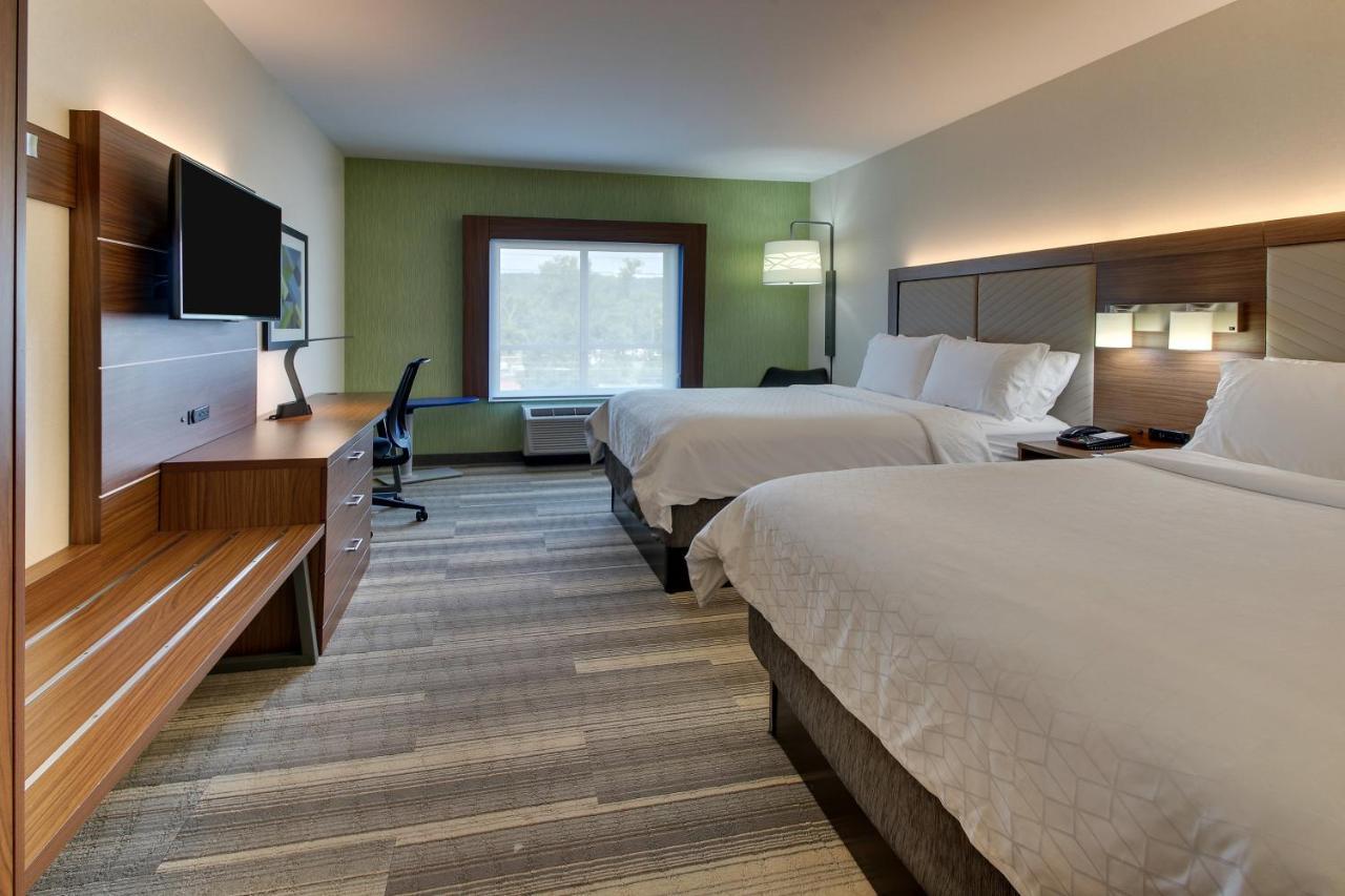 Standard Queen Room Two Queen Beds