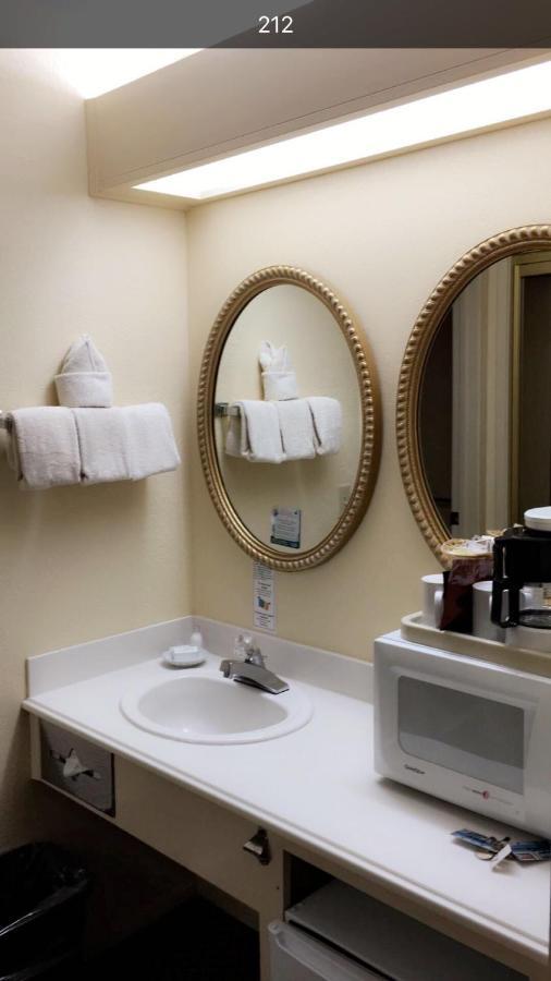 1 King Bed Hot Tub And Fireplace Non Smoking,1217525137:JPEG