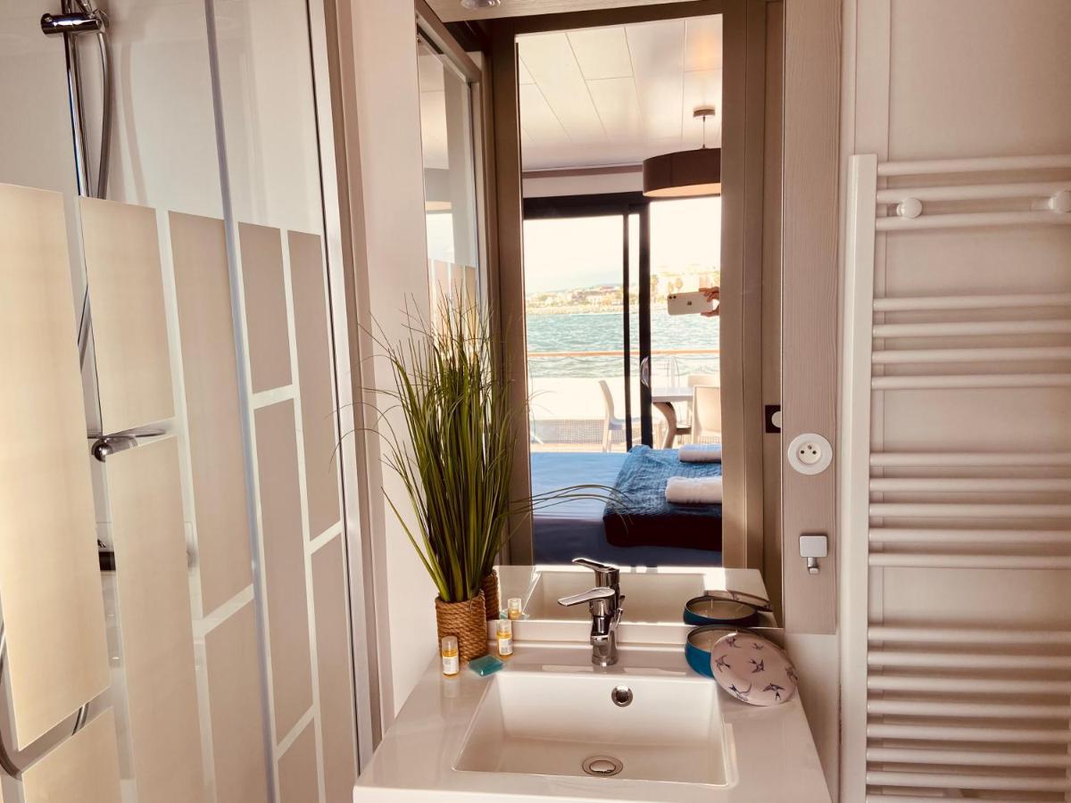 Two-Bedroom LodgeBoat Grand Large Side