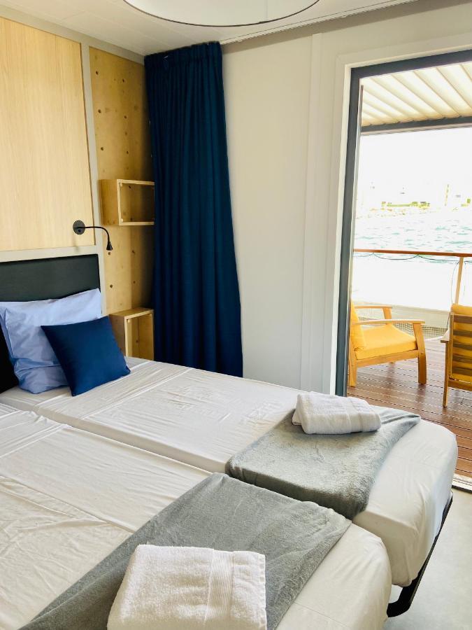 Two-Bedroom LodgeBoat Grand Large Side