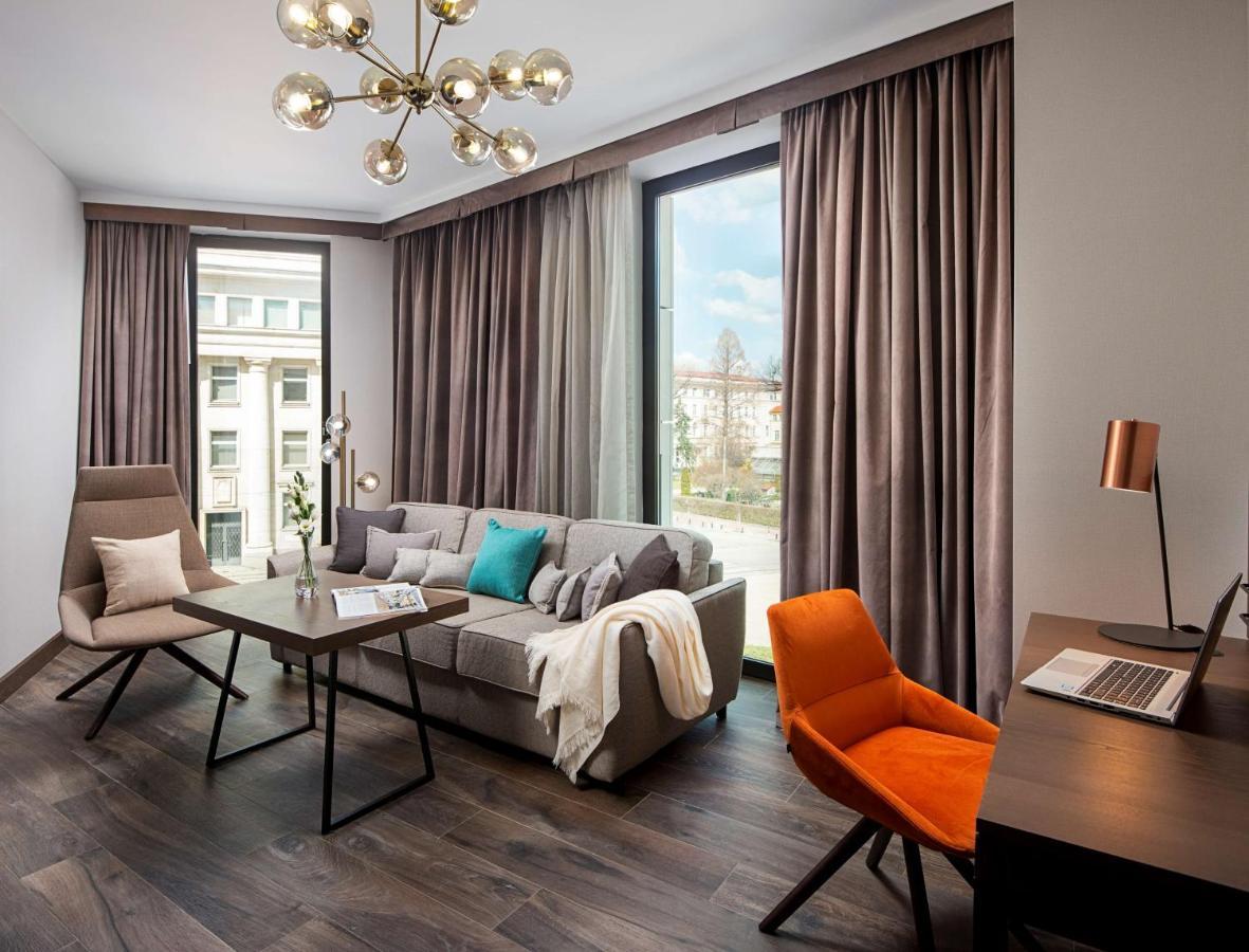 Suite Square View
