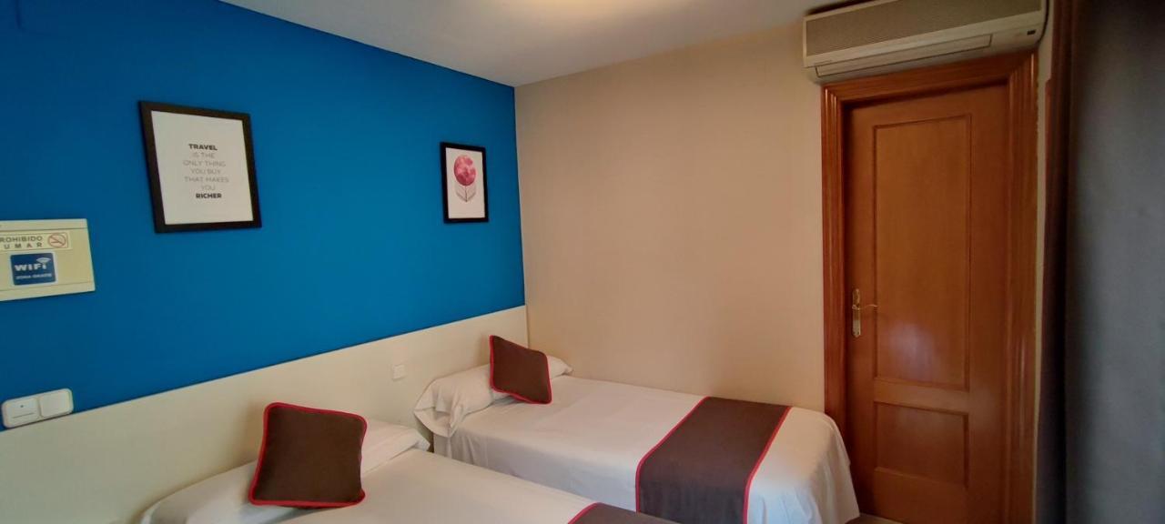 Twin Room,1590463768:JPEG