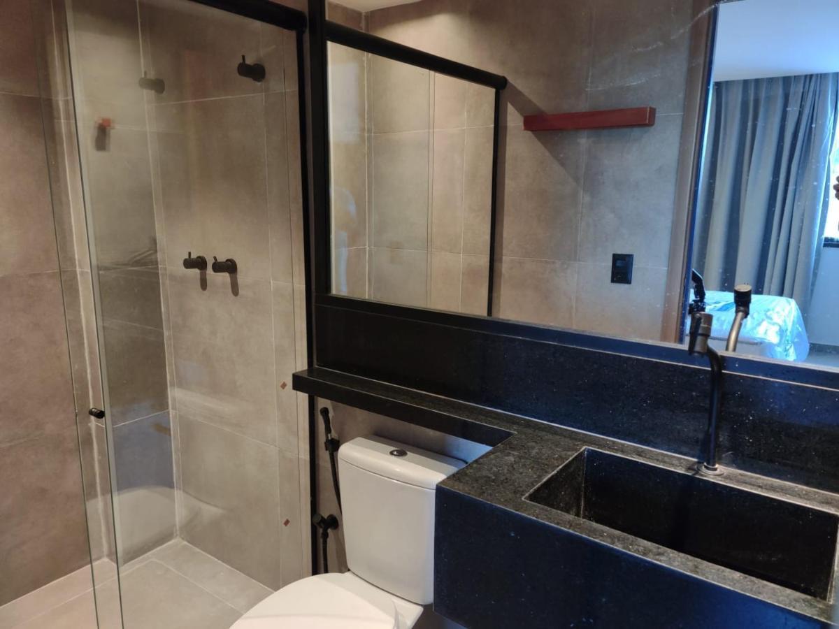 Suíte com Cama Queen-size e Vista da Piscina