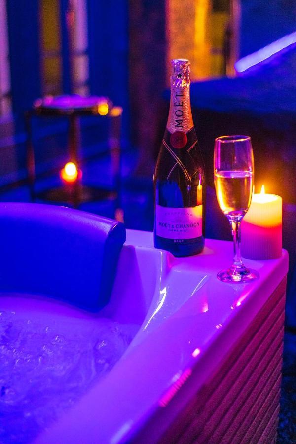 Deluxe Double Room Bath