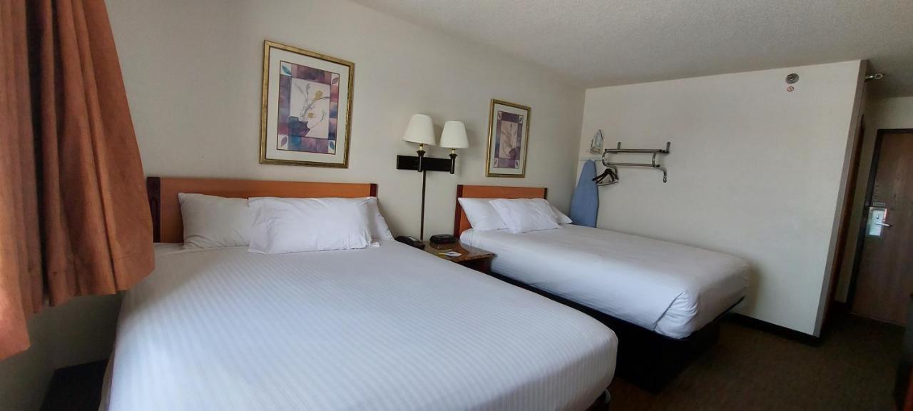 Queen Room Two Queen Beds Non-Smoking