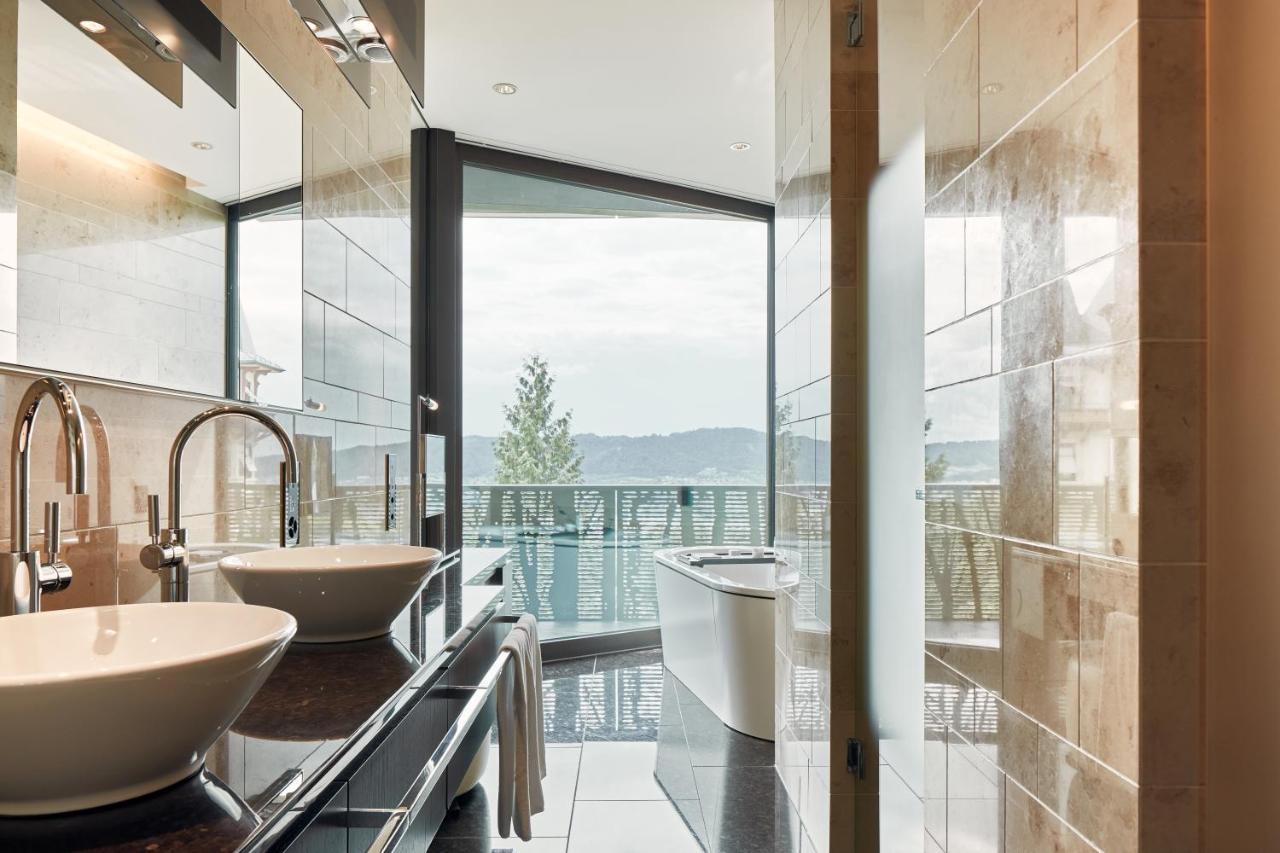 Deluxe Junior Suite mit Balkon und Seeblick