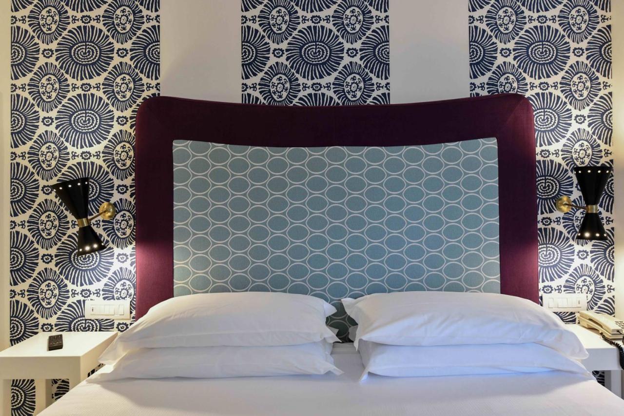 Deluxe Room Lateral Sea View