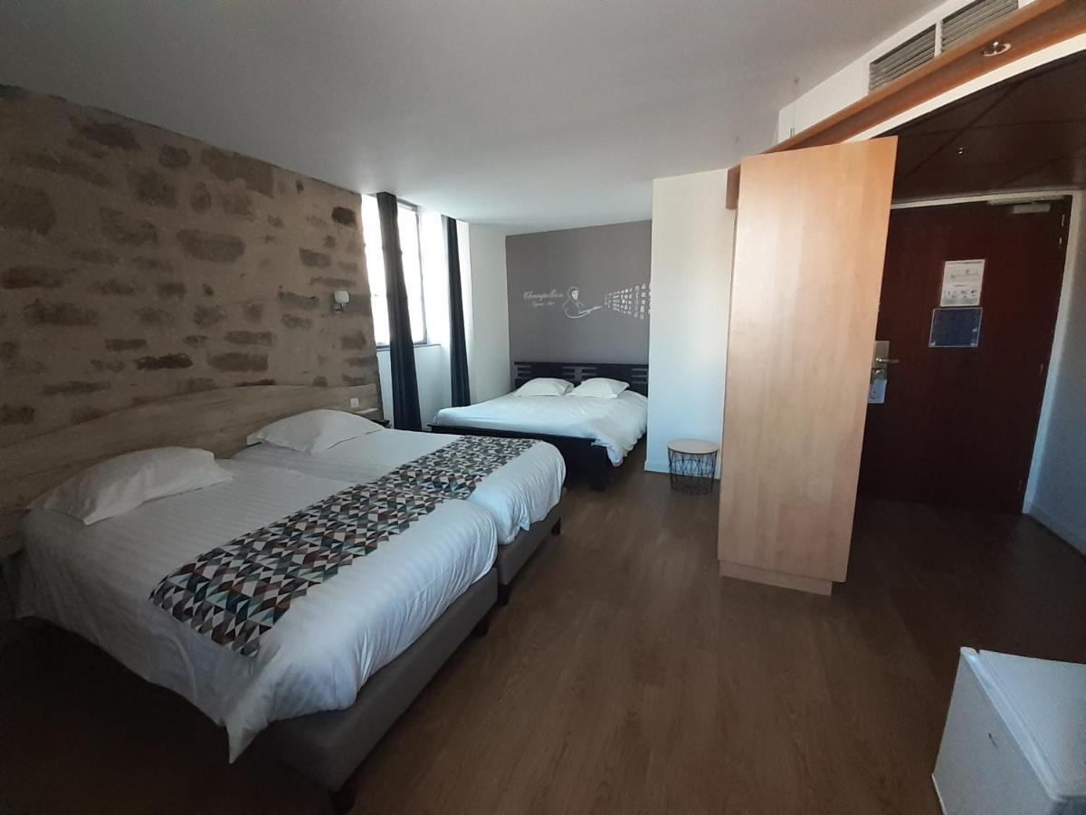 Family Room One King Bed Two Single Beds Non-Smoking