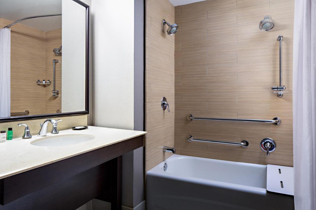 Guest room, 2 Queen,1366078670:JPEG