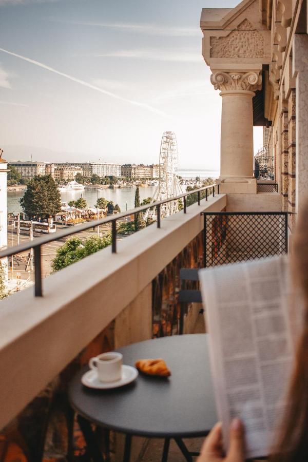Superior Double Room bath balcony