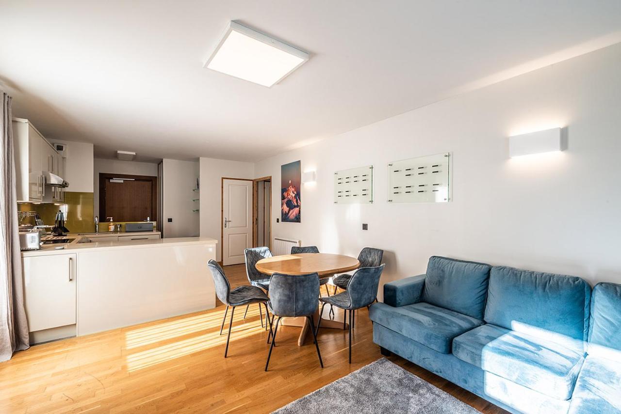 Three-Bedroom Apartment,1182271714:JPEG