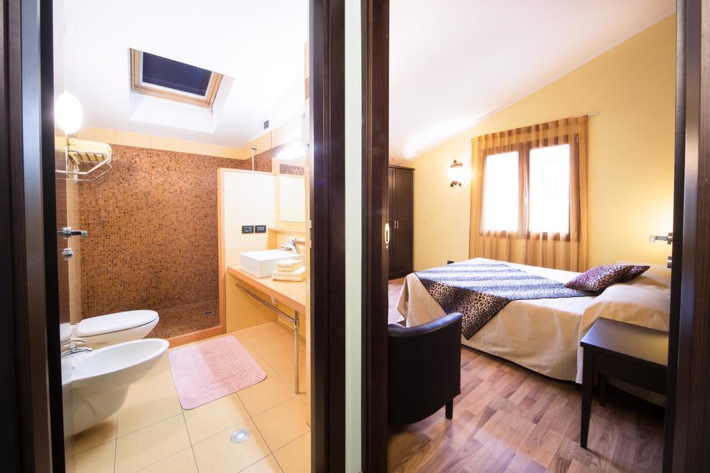 One-Bedroom Apartment Balcony Split Level